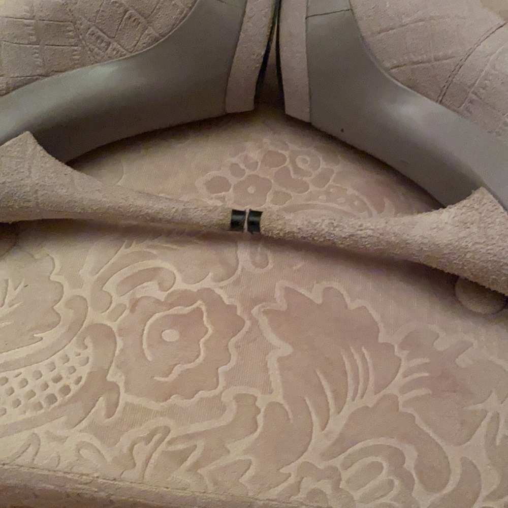 Paris Hiliton Sueded Grey Heels Size 6.5 - Picture 5 of 5
